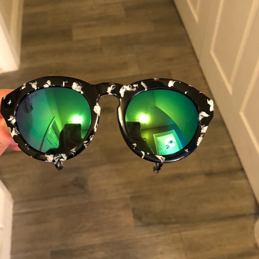DIFF Eyewear Green Shades/Lenses Sunglasses